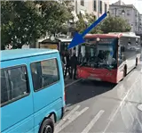 Marquesina en la zona comercial de Alzamora, Alcoy Marquesina en Calle Alzamora junto al centro comercial en Alcoy